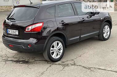 Позашляховик / Кросовер Nissan Qashqai 2011 в 