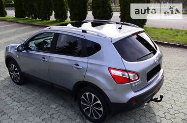 Позашляховик / Кросовер Nissan Qashqai 2010 в 