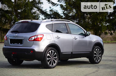 Позашляховик / Кросовер Nissan Qashqai 2010 в 