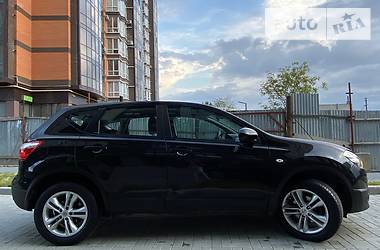Позашляховик / Кросовер Nissan Qashqai 2010 в 