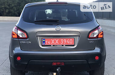 Позашляховик / Кросовер Nissan Qashqai 2013 в 