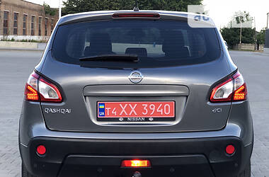 Позашляховик / Кросовер Nissan Qashqai 2013 в 