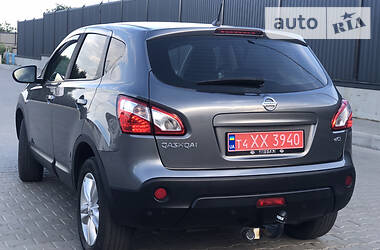Позашляховик / Кросовер Nissan Qashqai 2013 в 