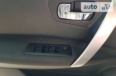 Позашляховик / Кросовер Nissan Qashqai 2010 в 