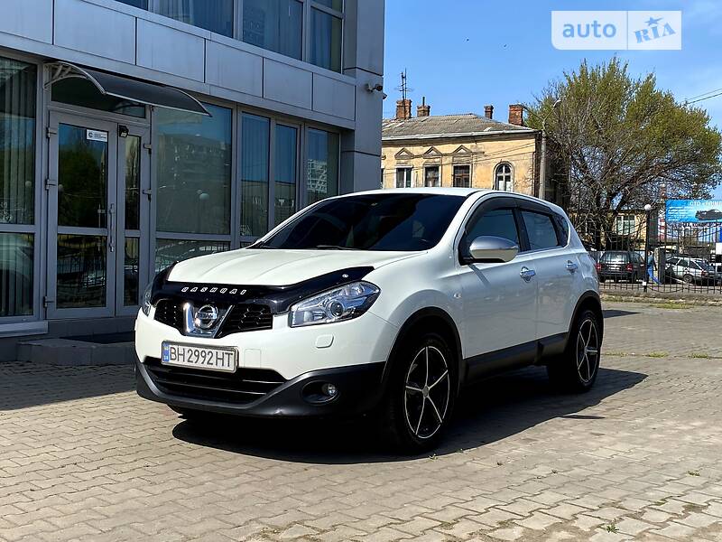 Позашляховик / Кросовер Nissan Qashqai 2013 в 