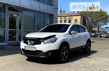 Позашляховик / Кросовер Nissan Qashqai 2013 в 