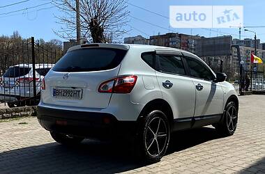 Позашляховик / Кросовер Nissan Qashqai 2013 в 