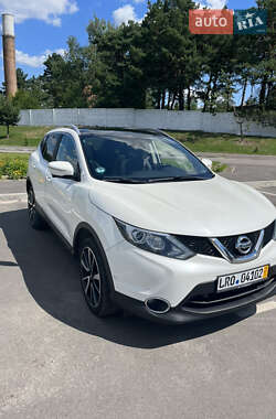 Внедорожник / Кроссовер Nissan Qashqai 2014 в 