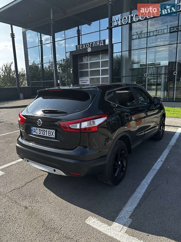 Внедорожник / Кроссовер Nissan Qashqai 2015 в Луцке