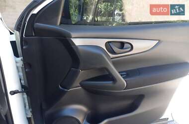 Внедорожник / Кроссовер Nissan Qashqai 2017 в Казанке