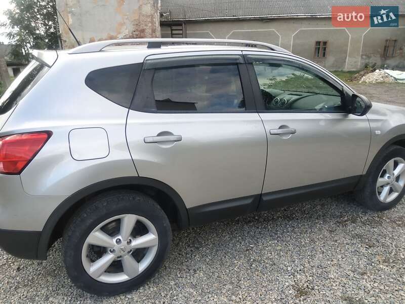 Позашляховик / Кросовер Nissan Qashqai 2010 в Івано-Франківську