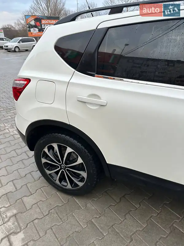 Nissan Qashqai 2013 VIN SJNFEAJ10U2743602 фото оголошення 4 з 64