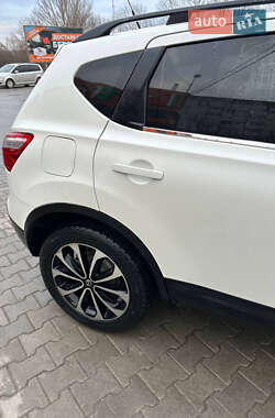 Внедорожник / Кроссовер Nissan Qashqai 2013 в 