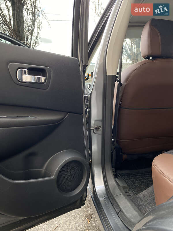 Позашляховик / Кросовер Nissan Qashqai 2011 в Києві