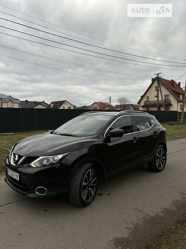 Внедорожник / Кроссовер Nissan Qashqai 2016 в Ивано-Франковске