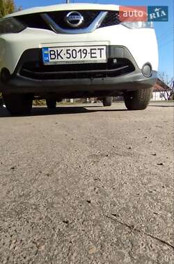 Позашляховик / Кросовер Nissan Qashqai 2015 в Рівному