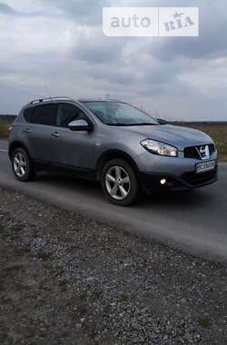 Внедорожник / Кроссовер Nissan Qashqai 2010 в Стрые