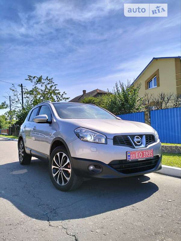 Позашляховик / Кросовер Nissan Qashqai 2010 в Луцьку