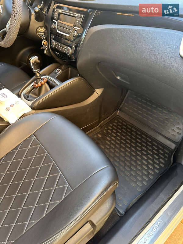 Внедорожник / Кроссовер Nissan Qashqai 2015 в Ужгороде