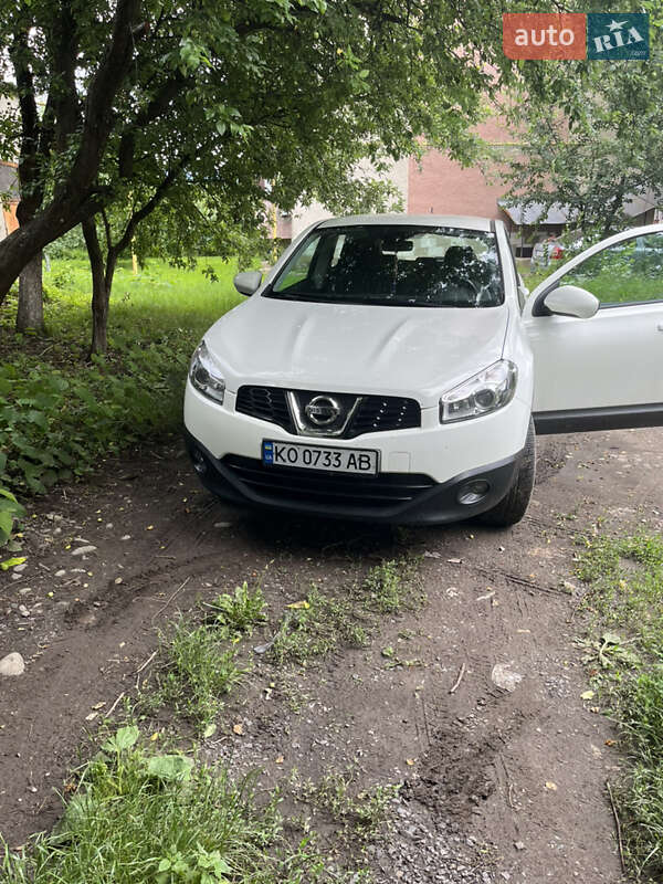 Внедорожник / Кроссовер Nissan Qashqai 2011 в Сваляве