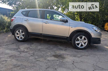 Позашляховик / Кросовер Nissan Qashqai 2010 в Рівному