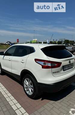 Позашляховик / Кросовер Nissan Qashqai 2016 в Стрию