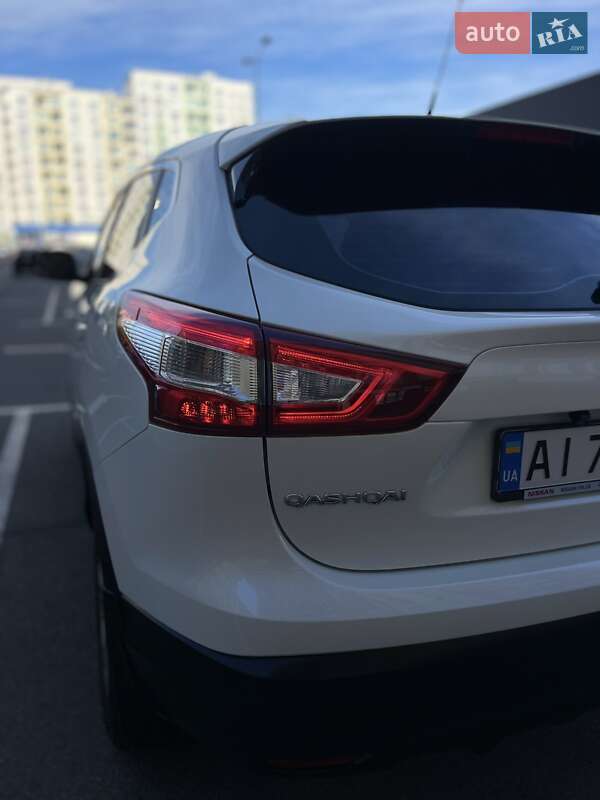 Внедорожник / Кроссовер Nissan Qashqai 2016 в Софиевской Борщаговке