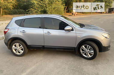 Внедорожник / Кроссовер Nissan Qashqai 2013 в 