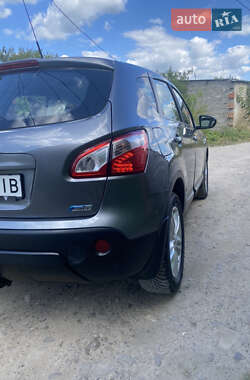 Внедорожник / Кроссовер Nissan Qashqai 2012 в 