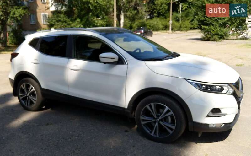 Позашляховик / Кросовер Nissan Qashqai 2017 в Шегинях