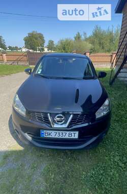 Внедорожник / Кроссовер Nissan Qashqai 2010 в Сарнах