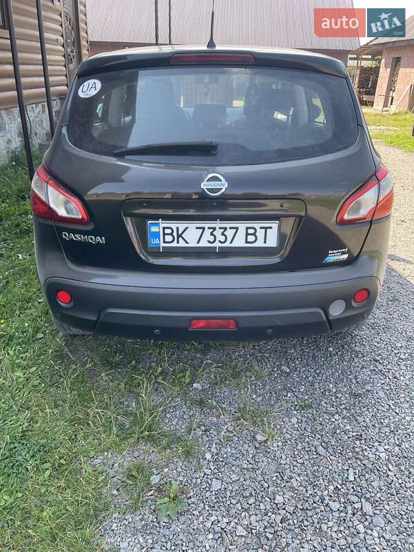 Внедорожник / Кроссовер Nissan Qashqai 2010 в Сарнах