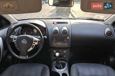 Внедорожник / Кроссовер Nissan Qashqai 2012 в 