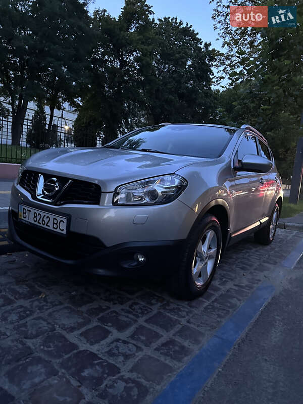 Внедорожник / Кроссовер Nissan Qashqai 2012 в 