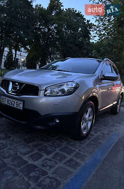 Внедорожник / Кроссовер Nissan Qashqai 2012 в 