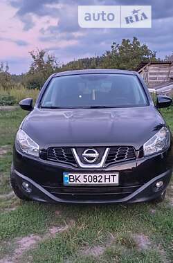 Внедорожник / Кроссовер Nissan Qashqai 2010 в Дубно