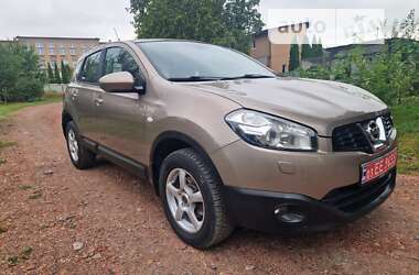 Позашляховик / Кросовер Nissan Qashqai 2010 в Нововолинську