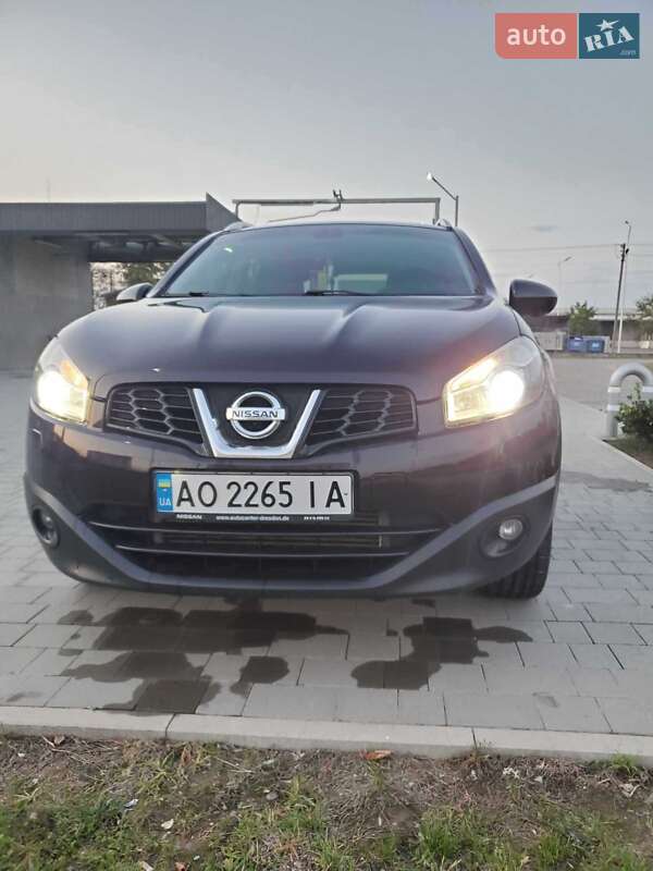 Внедорожник / Кроссовер Nissan Qashqai 2012 в 