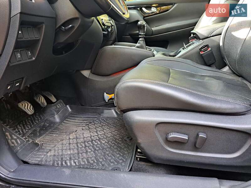 Позашляховик / Кросовер Nissan Qashqai 2017 в Житомирі