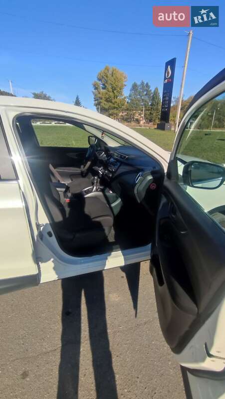 Внедорожник / Кроссовер Nissan Qashqai 2016 в Городке