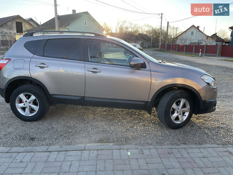 Внедорожник / Кроссовер Nissan Qashqai 2010 в Болехове