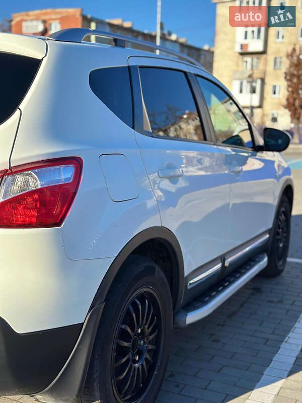 Внедорожник / Кроссовер Nissan Qashqai 2012 в Калуше