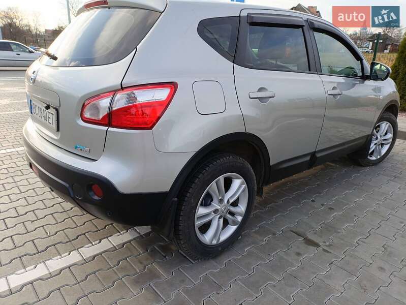 Позашляховик / Кросовер Nissan Qashqai 2013 в Стрию