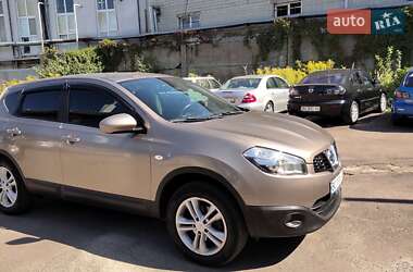 Позашляховик / Кросовер Nissan Qashqai 2010 в Львові