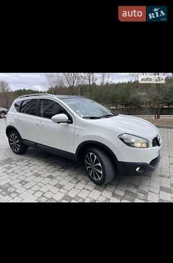 Внедорожник / Кроссовер Nissan Qashqai 2012 в 
