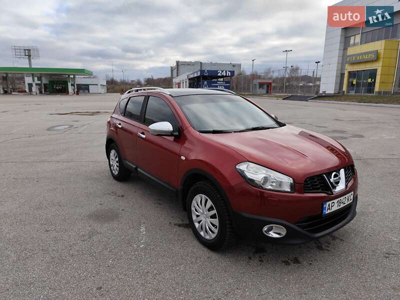 Позашляховик / Кросовер Nissan Qashqai 2010 в Запоріжжі