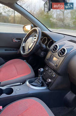 Внедорожник / Кроссовер Nissan Qashqai 2009 в 