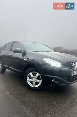 Позашляховик / Кросовер Nissan Qashqai 2011 в Бучі