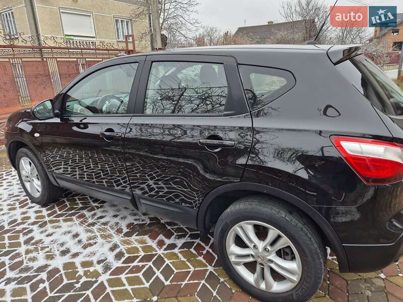 Позашляховик / Кросовер Nissan Qashqai 2011 в Стрию