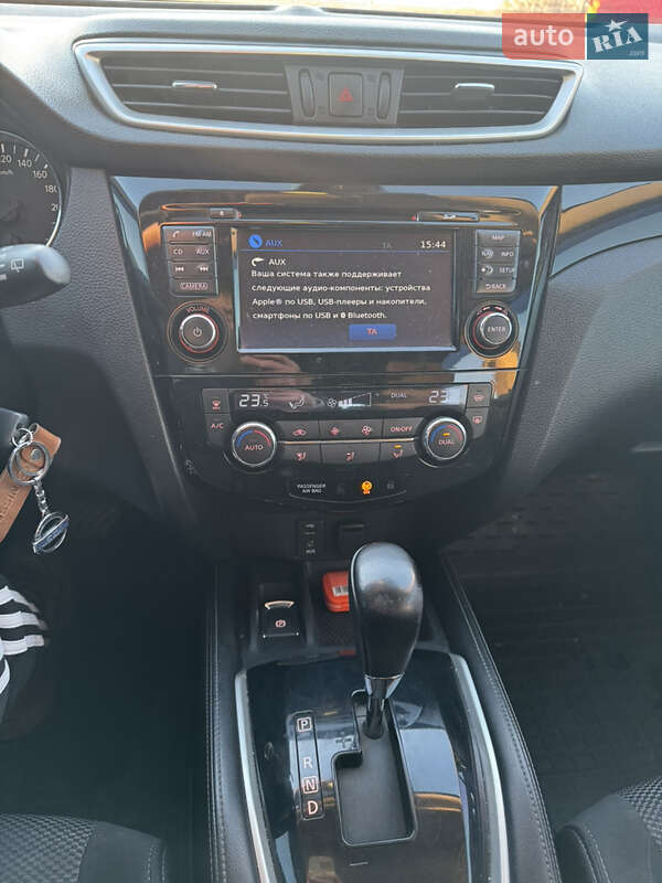 Внедорожник / Кроссовер Nissan Qashqai 2016 в Малой Виске